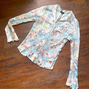 VNTG Komarov floral lace up back long sleeved blouse